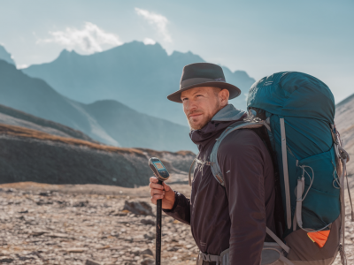 Wie packe und rationiere ich wasser und kalorien für eine gps-freie 2-tages-hüttentour in den schweizeralpen?